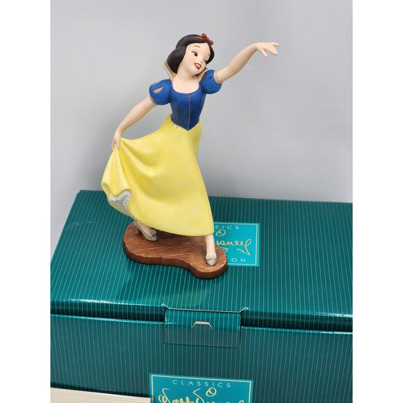 WDCC Disney Snow White Figurine The Fairest One Of All Box COA Collection - Picture 10 of 13